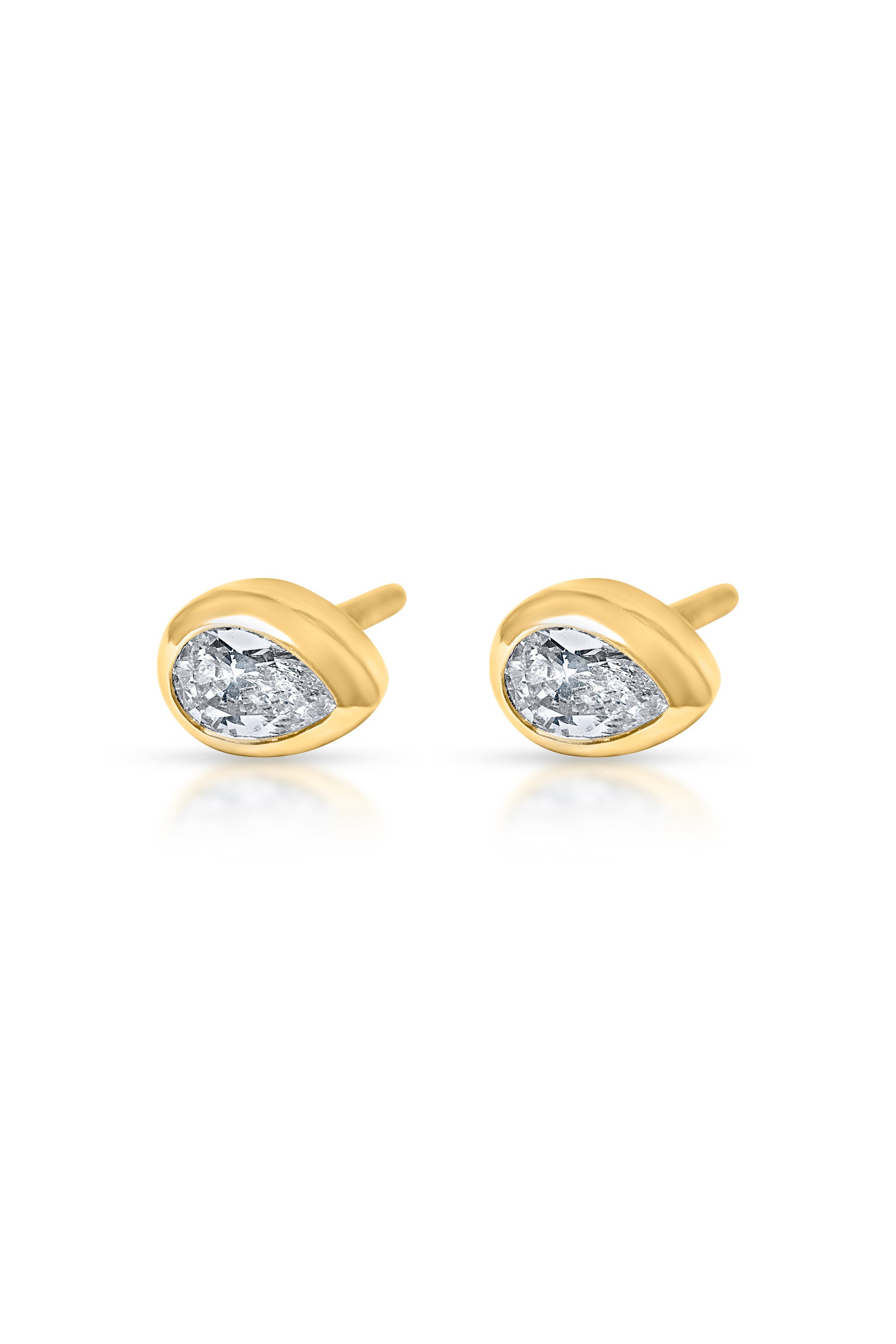 Alora Pear Stud, Diamond in 18k yellow gold — Alexander Kade